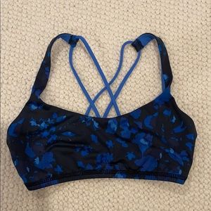 Lululemon sports bra size 4
